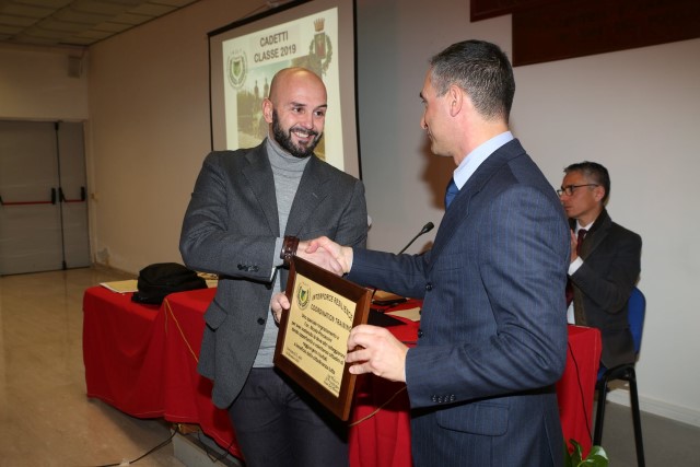 Consegna targa all'On. Procaccini